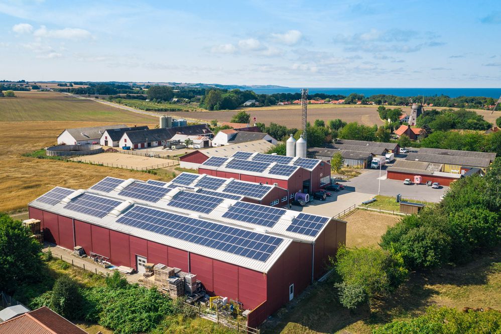 Svaneke Bryghus - Et bæredygtigt bryggeri med solceller på tagetoduktion i bryggeriet
